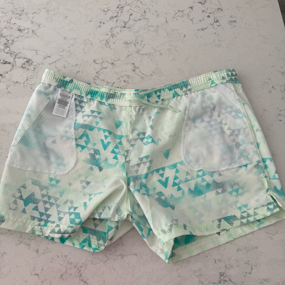 NWT-Columbia Women’s Sandy River Printed Aqua Short Sz XXL - Picture 7 of 12